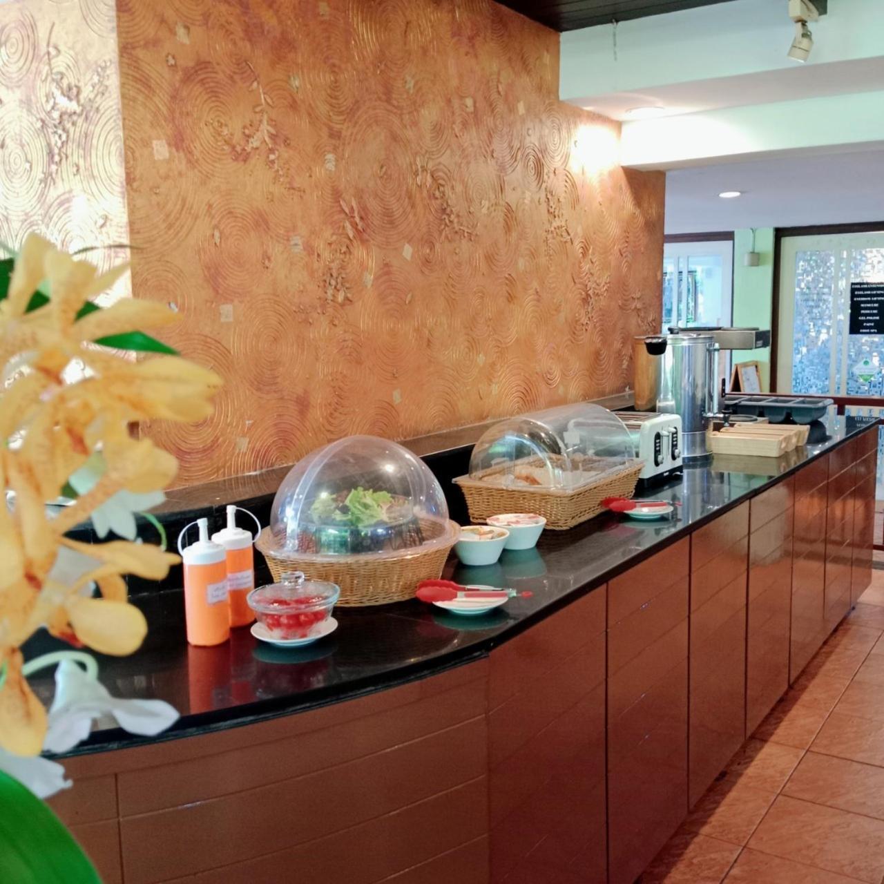 Woraburi Sukhumvit Hotel Bangkok Exterior foto