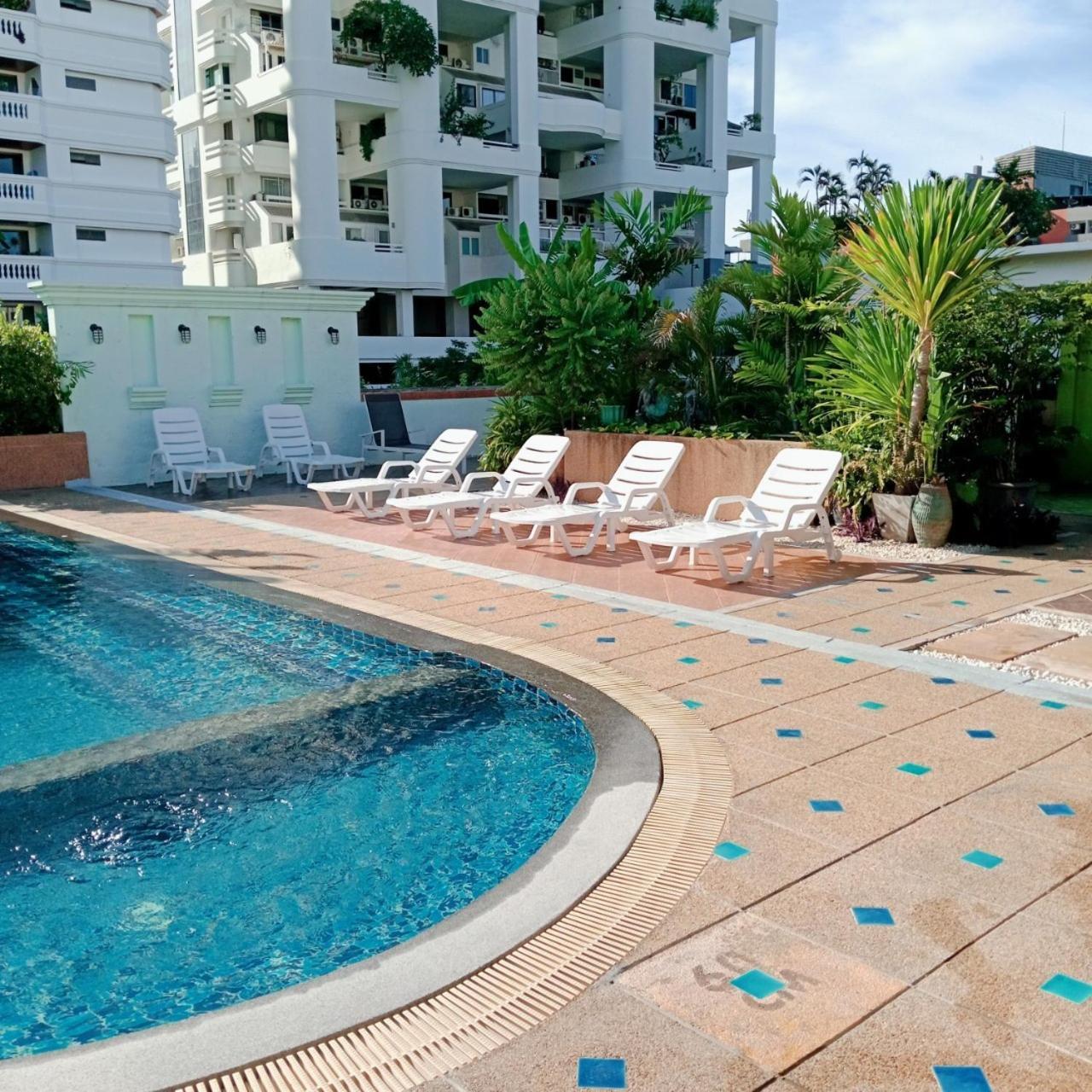 Woraburi Sukhumvit Hotel Bangkok Exterior foto